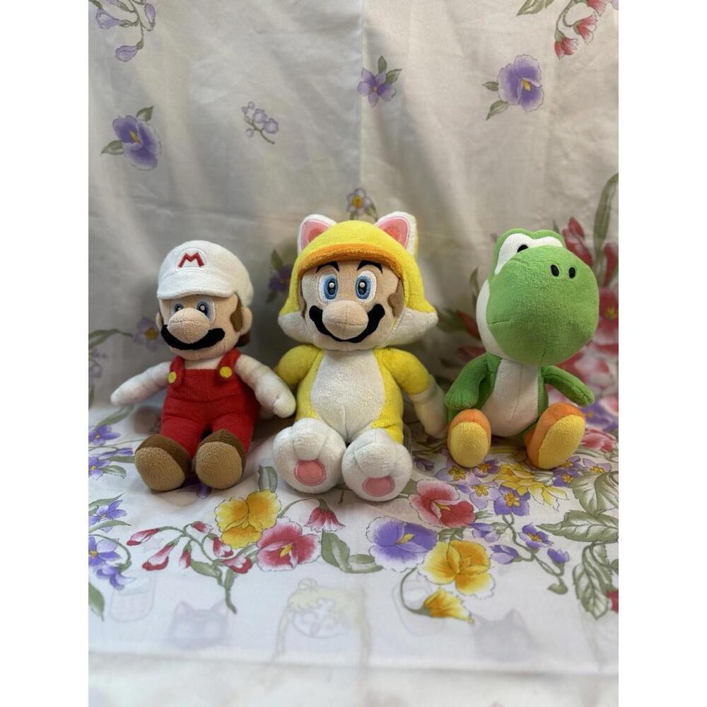 Nintendo‎ Super Mario Plush Lot of 3 Cat Mario Fire Mario Yoshi 6" 8" 10"